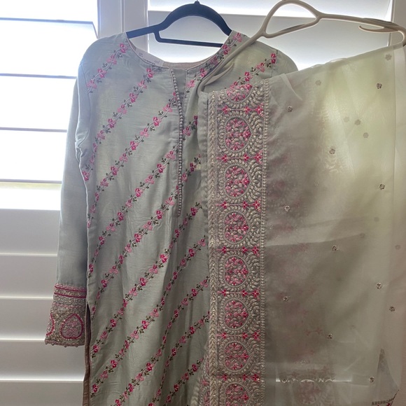 Indian Gown, brand new size large - Picture 1 of 2